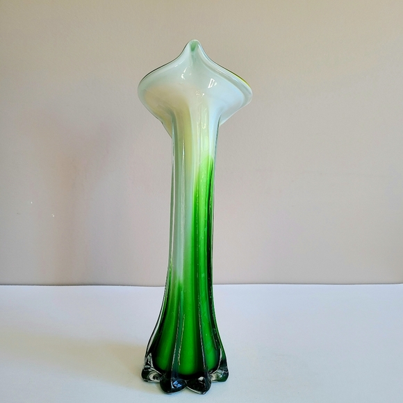Kalla lily tall glass vase. - Picture 5 of 8